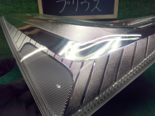 【中古】プリウス DAA-ZVW30 右テールランプ 81550-47170