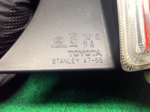 【中古】プリウス DAA-ZVW30 右テールランプ 81550-47170