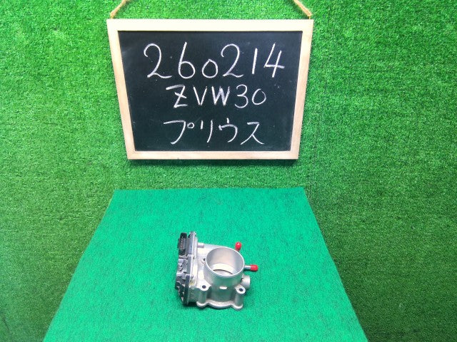【中古】プリウス DAA-ZVW30 スロットルボディ 22030-37060