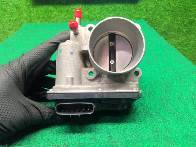 【中古】プリウス DAA-ZVW30 スロットルボディ 22030-37060
