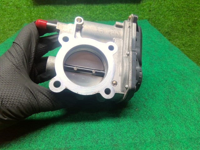 【中古】プリウス DAA-ZVW30 スロットルボディ 22030-37060