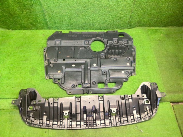 【中古】プリウス DAA-ZVW30 エンジンアンダーカバー 52618-47050