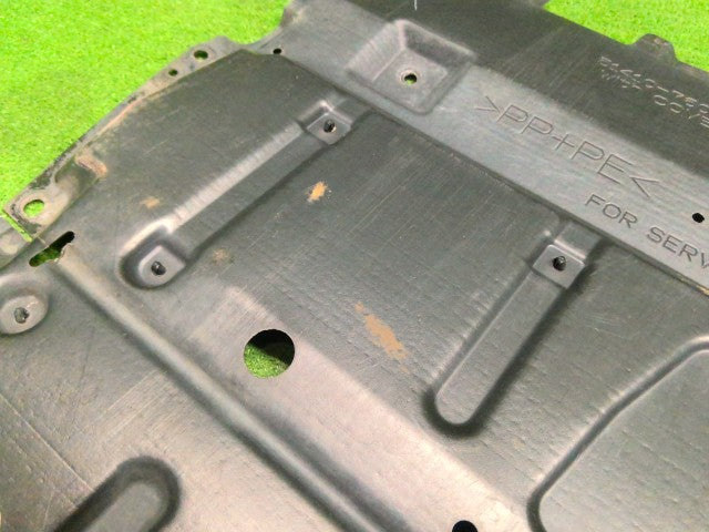 【中古】プリウス DAA-ZVW30 エンジンアンダーカバー 52618-47050