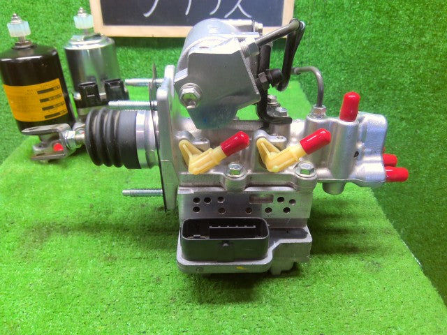 【中古】プリウス DAA-ZVW30 ＡＢＳアクチュエーター 47050-47160