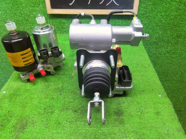 【中古】プリウス DAA-ZVW30 ＡＢＳアクチュエーター 47050-47160