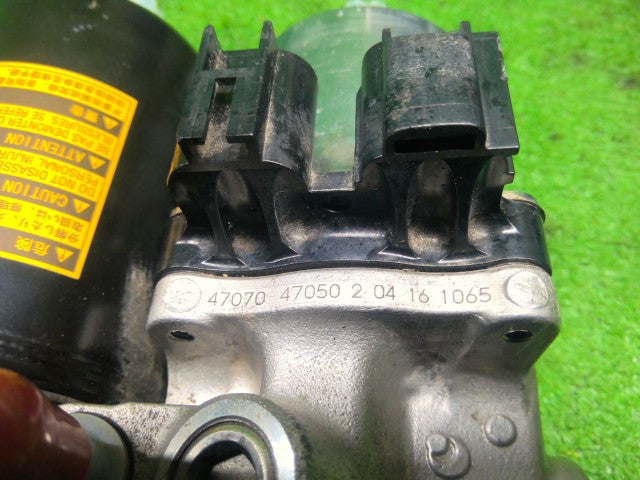 【中古】プリウス DAA-ZVW30 ＡＢＳアクチュエーター 47050-47160