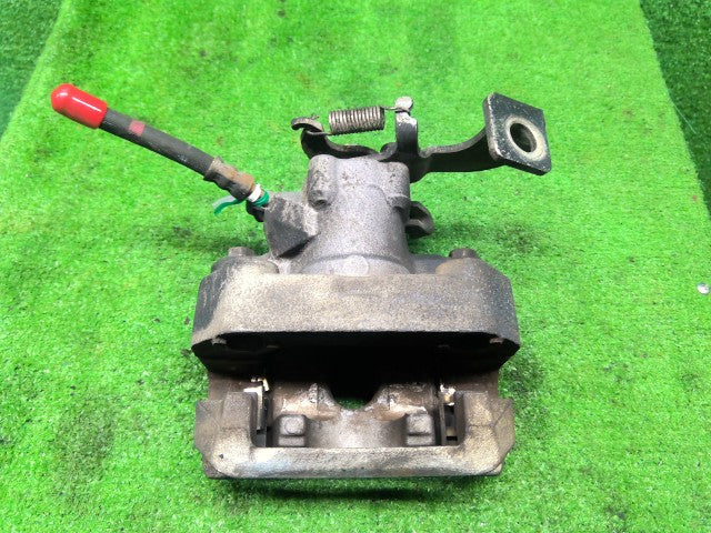 【中古】プリウス DAA-ZVW30 右リアキャリパー 47830-12151