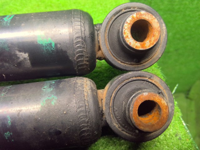 【中古】プリウス DAA-ZVW30 リアショック アブソーバーセット