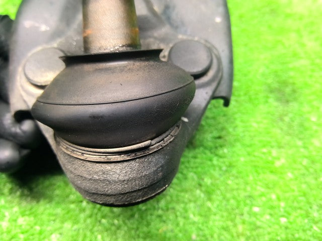 【中古】プリウス DAA-ZVW30 右フロントロアアーム 48068-47050