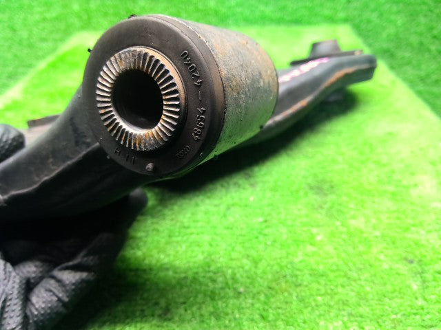 【中古】プリウス DAA-ZVW30 右フロントロアアーム 48068-47050
