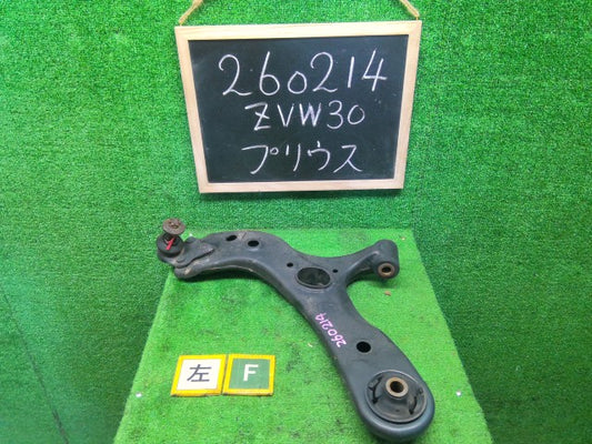 【中古】プリウス DAA-ZVW30 左フロントロアアーム 48069-47050