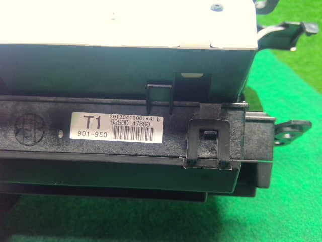 【中古】プリウス DAA-ZVW30 スピードメーター 83800-47880