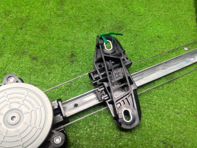 【中古】Ｎ－ＢＯＸ DBA-JF2 右フロントドアレギュレータ・モーター 72210-TY0-003