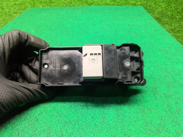 【中古】Ｎ－ＢＯＸ DBA-JF2 パワーウインドウスイッチ 35750-TY0-J01