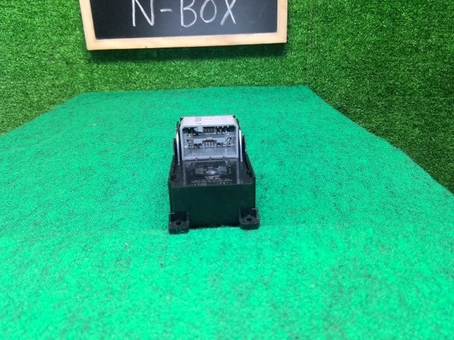 【中古】Ｎ－ＢＯＸ DBA-JF2 パワーウインドウスイッチ 35750-TY0-J01