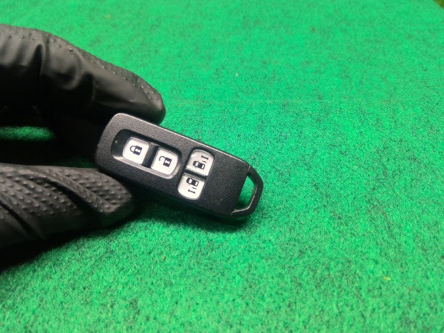 【中古】Ｎ－ＢＯＸ DBA-JF2 キーレスリモコン 72147-TY0-J01