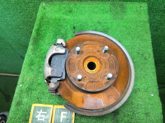 【中古】キャリィ EBD-DA16T 右フロントナックルハブＡＳＳＹ 45111-82MC0