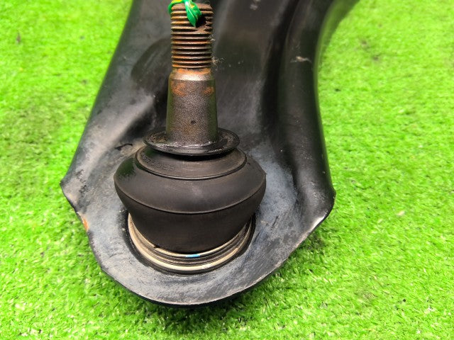 【中古】キャリィ EBD-DA16T 右フロントロアアーム 45201-82MA0