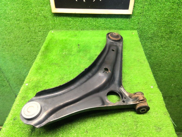 【中古】キャリィ EBD-DA16T 右フロントロアアーム 45201-82MA0