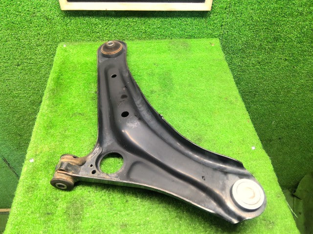 【中古】キャリィ EBD-DA16T 左フロントロアアーム 45202-82MA0
