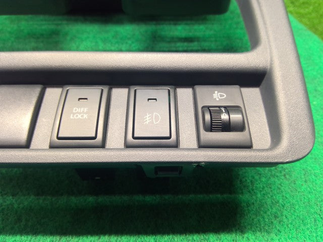 【中古】キャリィ EBD-DA16T オーディオパネル 73821-82M00-P4Z
