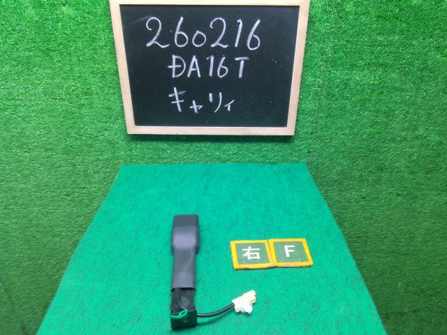 【中古】キャリィ EBD-DA16T ドライバーシートベルト キャッチ