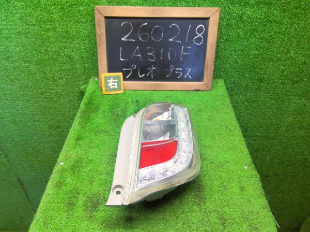 【中古】プレオプラス DBA-LA310F 右テールランプ 81550B2600