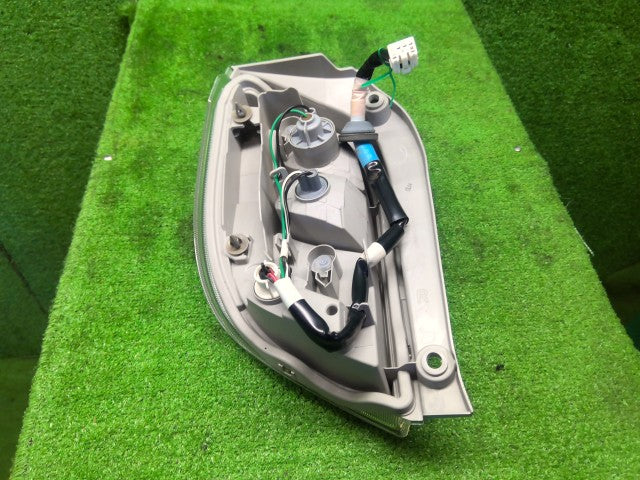 【中古】プレオプラス DBA-LA310F 右テールランプ 81550B2600