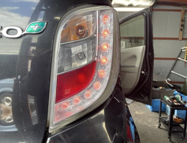 【中古】プレオプラス DBA-LA310F 右テールランプ 81550B2600