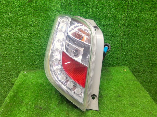 【中古】プレオプラス DBA-LA310F 左テールランプ 81560B2600