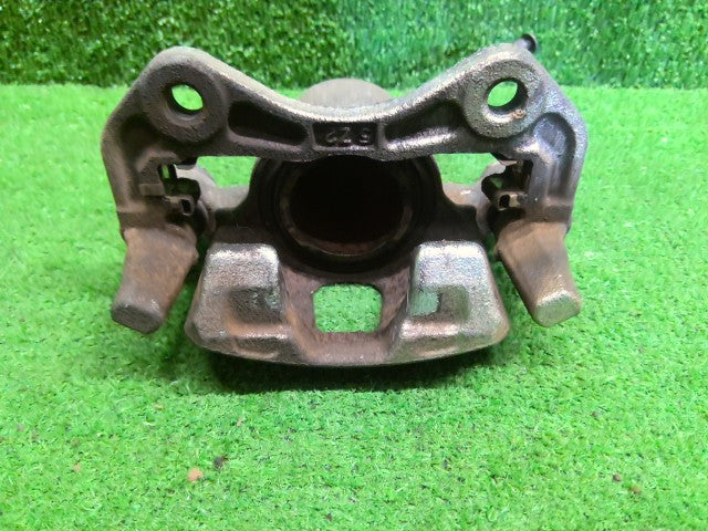 【中古】プレオプラス DBA-LA310F 右フロントキャリパー 47730B2013