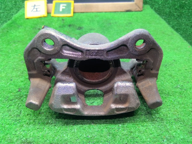 【中古】プレオプラス DBA-LA310F 左フロントキャリパー 47750B2013