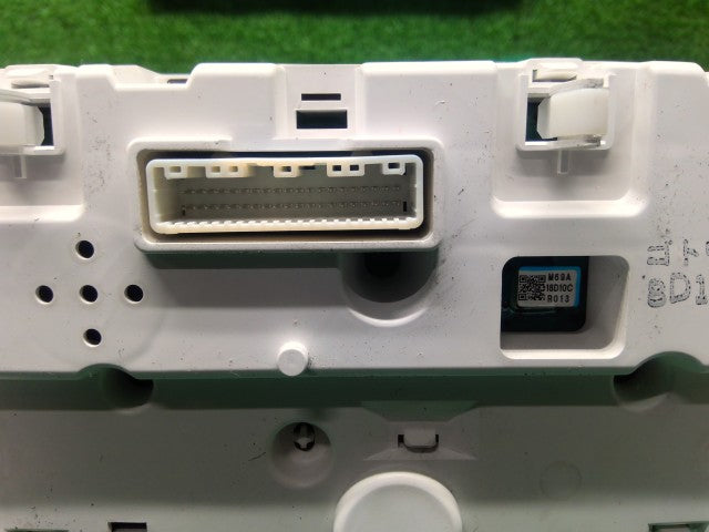 【中古】タント DBA-LA610S スピードメーター 83800-BA360-
