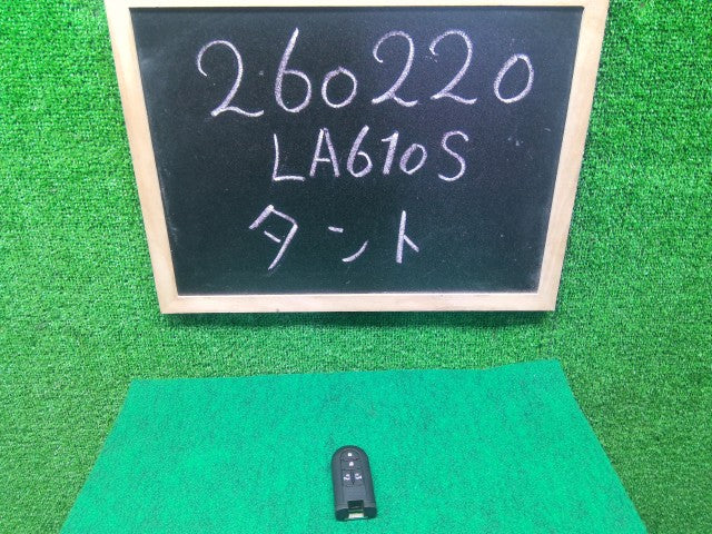 【中古】タント DBA-LA610S キーレスリモコン 89994-B2340-