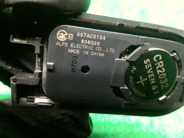 【中古】タント DBA-LA610S キーレスリモコン 89994-B2340-