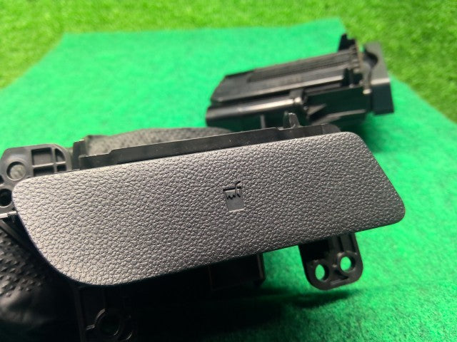 【中古】タント DBA-LA610S ドリンクホルダー 55619-B2330-B0