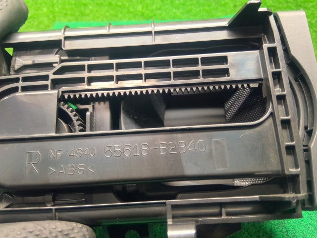 【中古】タント DBA-LA610S ドリンクホルダー 55619-B2330-B0
