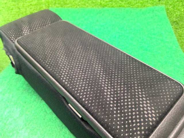 【中古】タント DBA-LA610S アームレスト 72810-B2640-C2