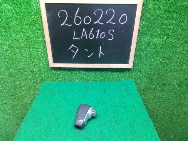 【中古】タント DBA-LA610S シフトノブ 33504-B2191-C1