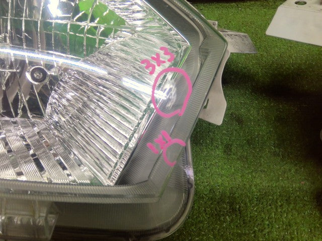 【中古】プロボックス DBE-NCP165V ヘッドランプ左右セット 81170-52J50,81130-52J50