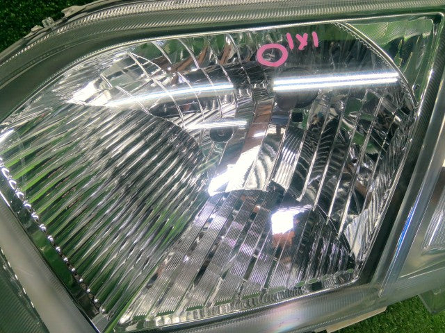 【中古】プロボックス DBE-NCP165V ヘッドランプ左右セット 81170-52J50,81130-52J50