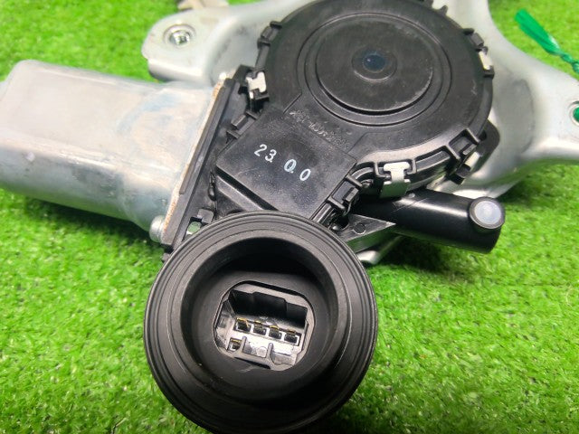 【中古】プロボックス DBE-NCP165V 右フロントドアレギュレータ・モーター 69801-52080