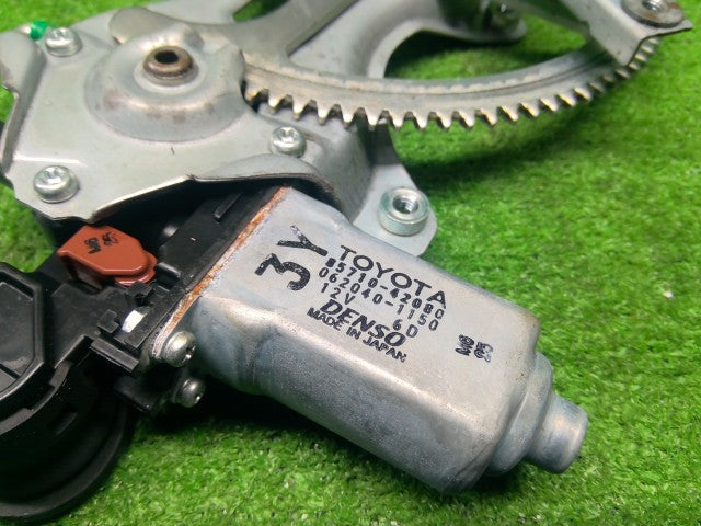 【中古】プロボックス DBE-NCP165V 右フロントドアレギュレータ・モーター 69801-52080