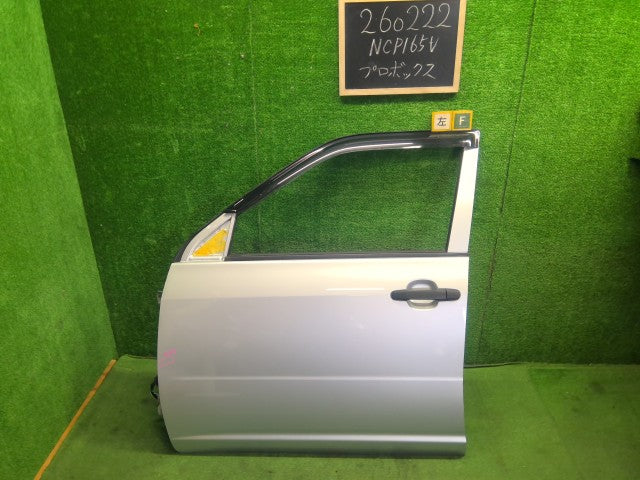 【中古】プロボックス DBE-NCP165V 左フロントドアＡＳＳＹ 67002-52620