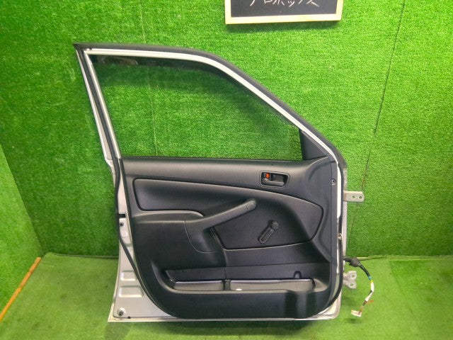 【中古】プロボックス DBE-NCP165V 左フロントドアＡＳＳＹ 67002-52620