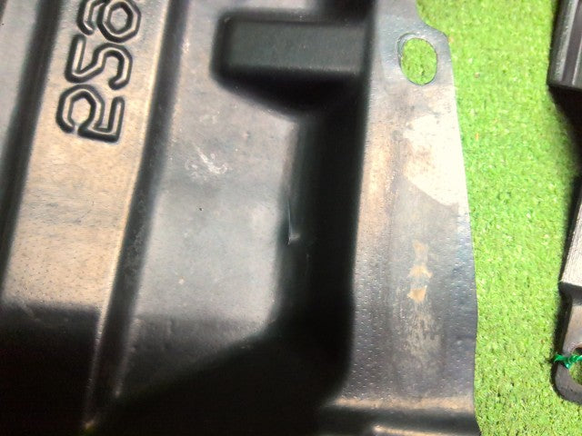 【中古】プロボックス DBE-NCP165V エンジンアンダーカバー 51441-52330