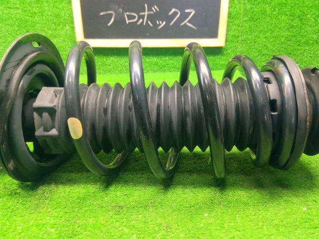 【中古】プロボックス DBE-NCP165V 右フロントストラット 48510-52R40