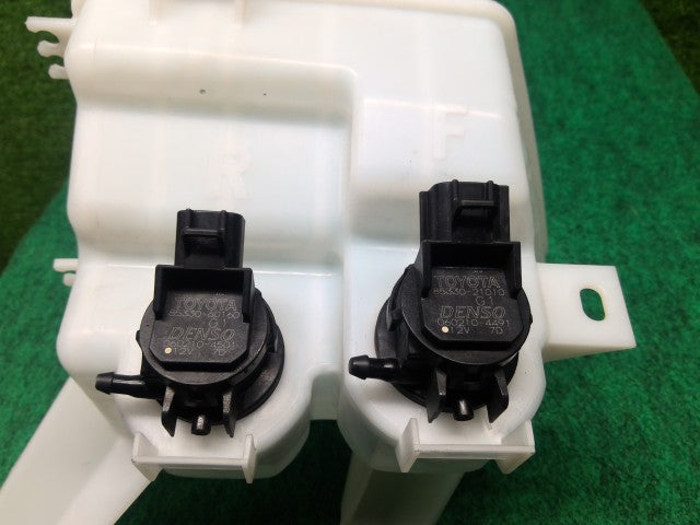 【中古】プロボックス DBE-NCP165V ウォッシャータンク 85315-52420