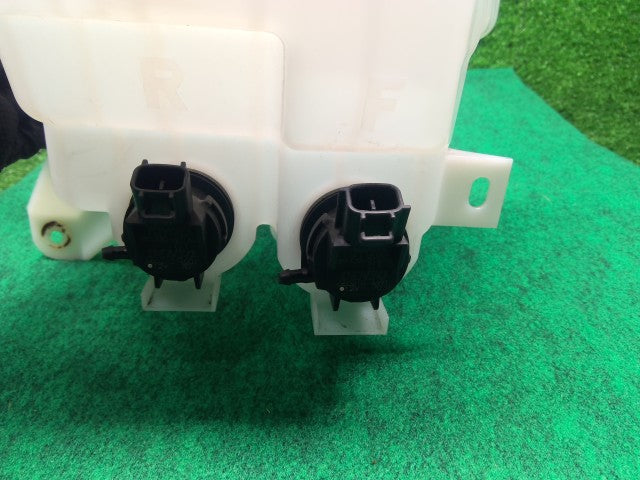 【中古】プロボックス DBE-NCP165V ウォッシャータンク 85315-52420