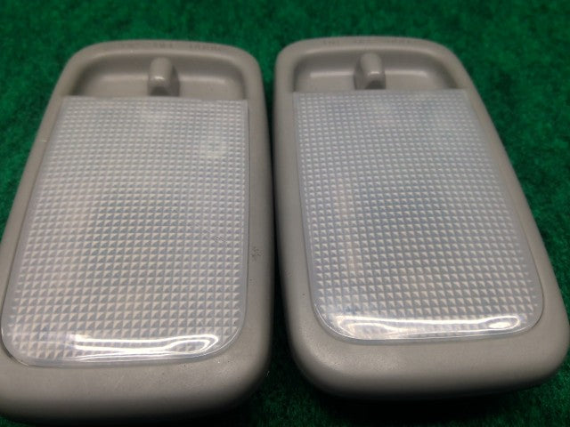 【中古】プロボックス DBE-NCP165V ルームランプ 81240-52030-B0